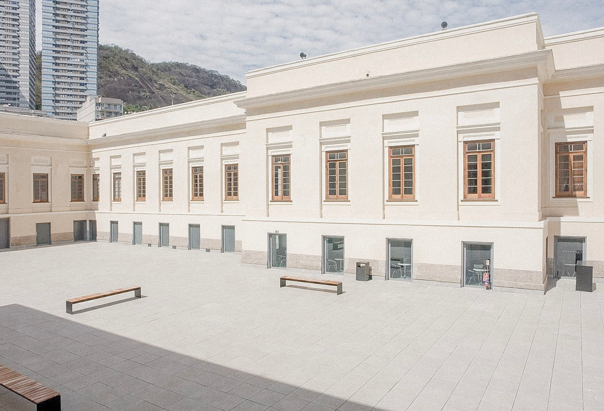 Innenhof des Instituto Casa Daros mit Kolonialfassade in Rio de Janeiro