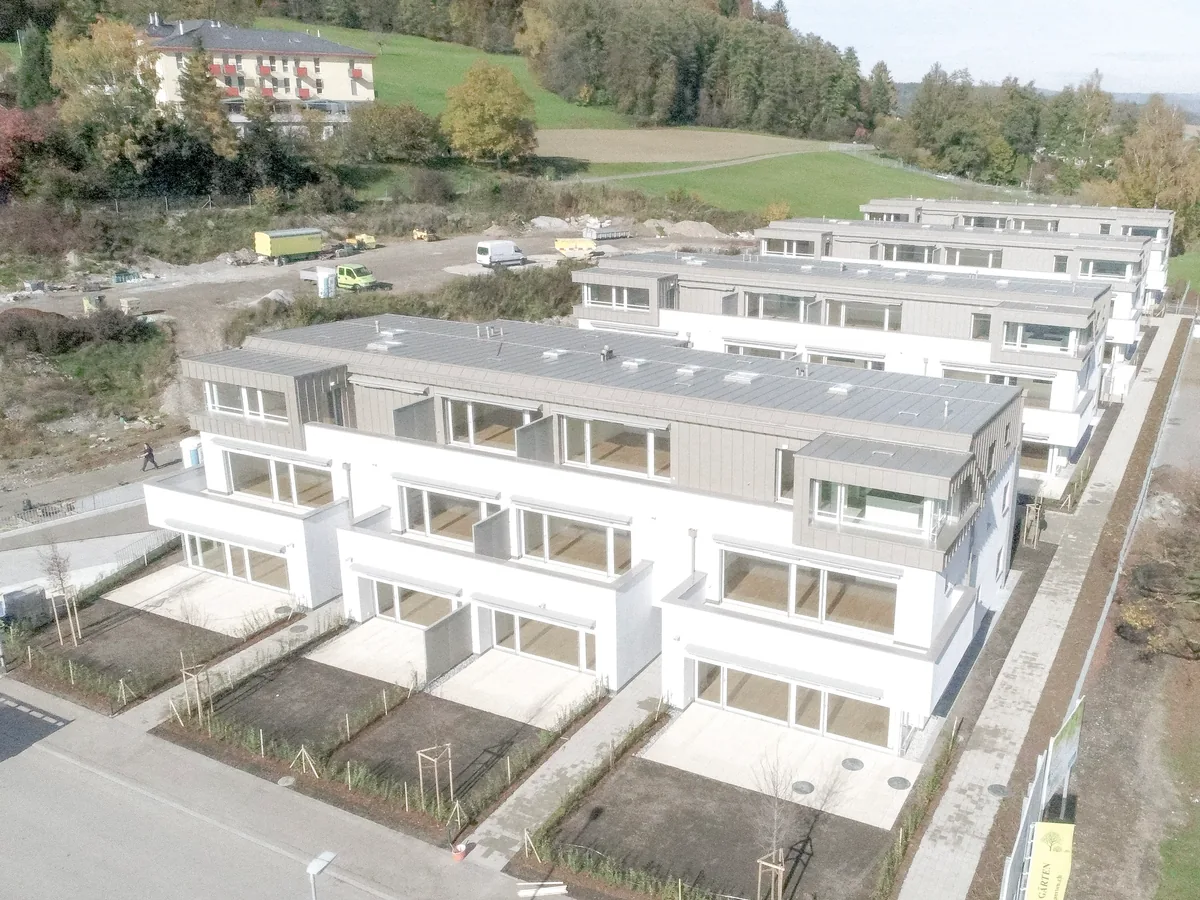 Luftaufnahme der Wohnüberbauung Forêt in Stadel