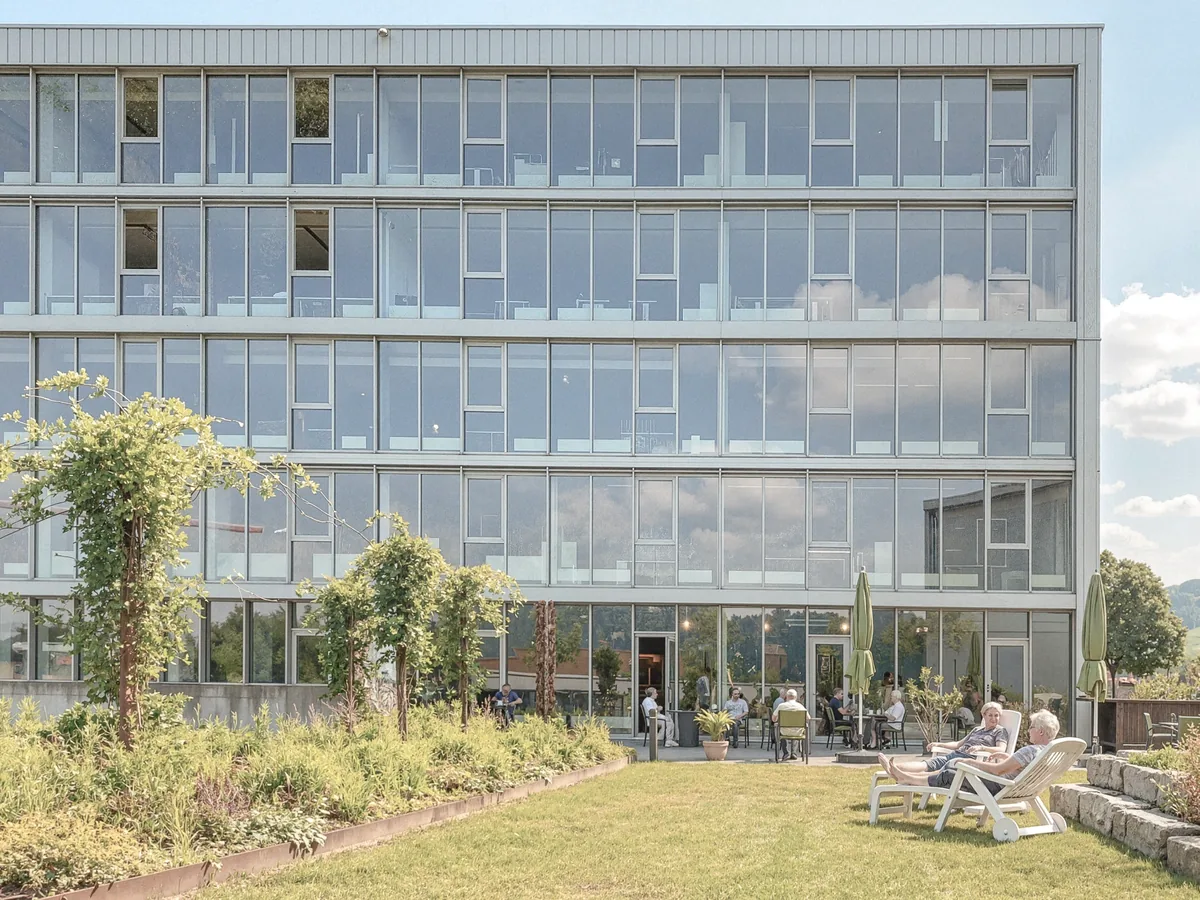 Bürogebäude KURT.SG in St. Gallen mit begrünter Terrasse