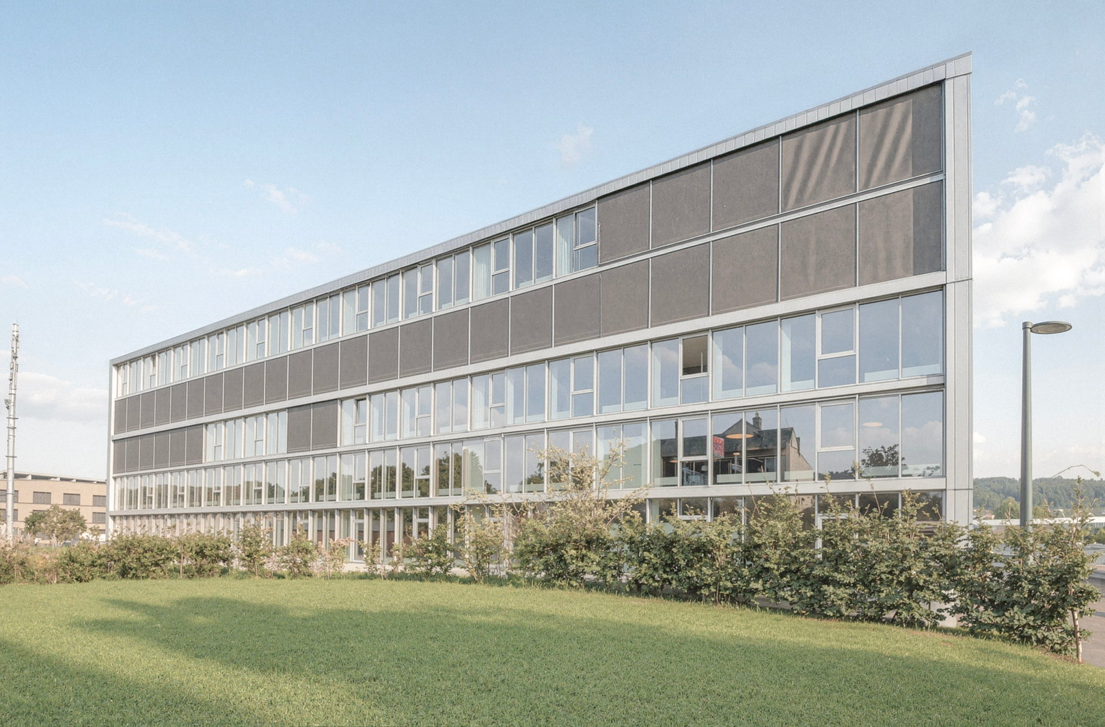 Bürogebäude KURT.SG in St. Gallen mit Sonnenschutzlamellen