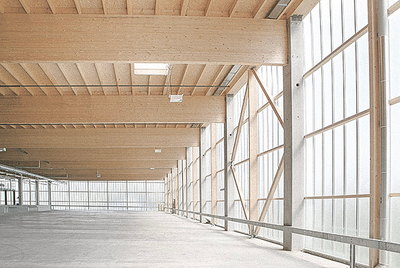 Innenansicht der Holzkonstruktion der Halle Quali-Night in Kölliken